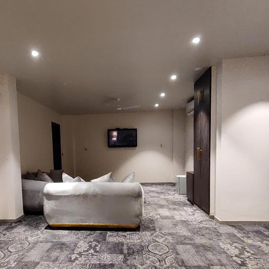 The Saga Hotel Yeni Delhi Dış mekan fotoğraf